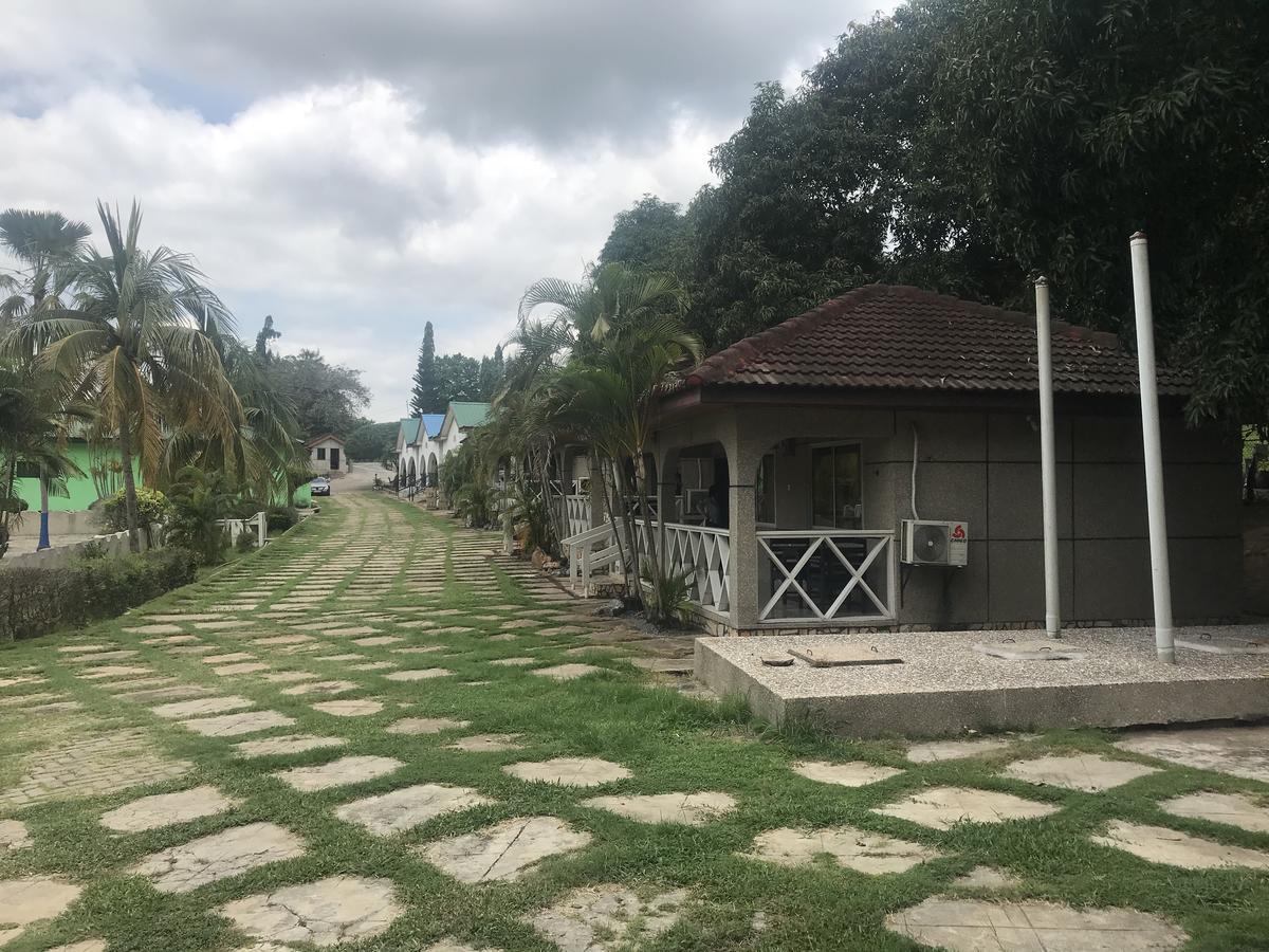 Akosombo Continental Hotel Exterior foto